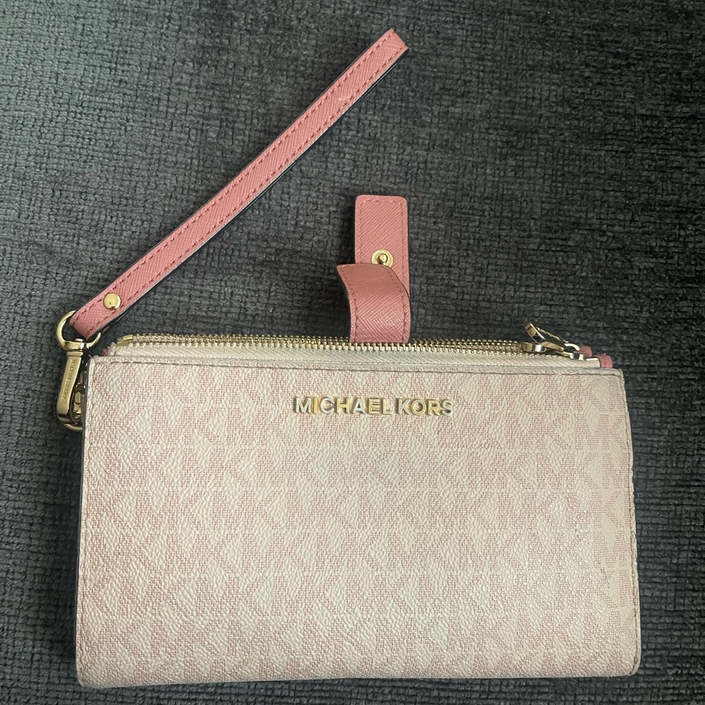 Michael kors wristlet
